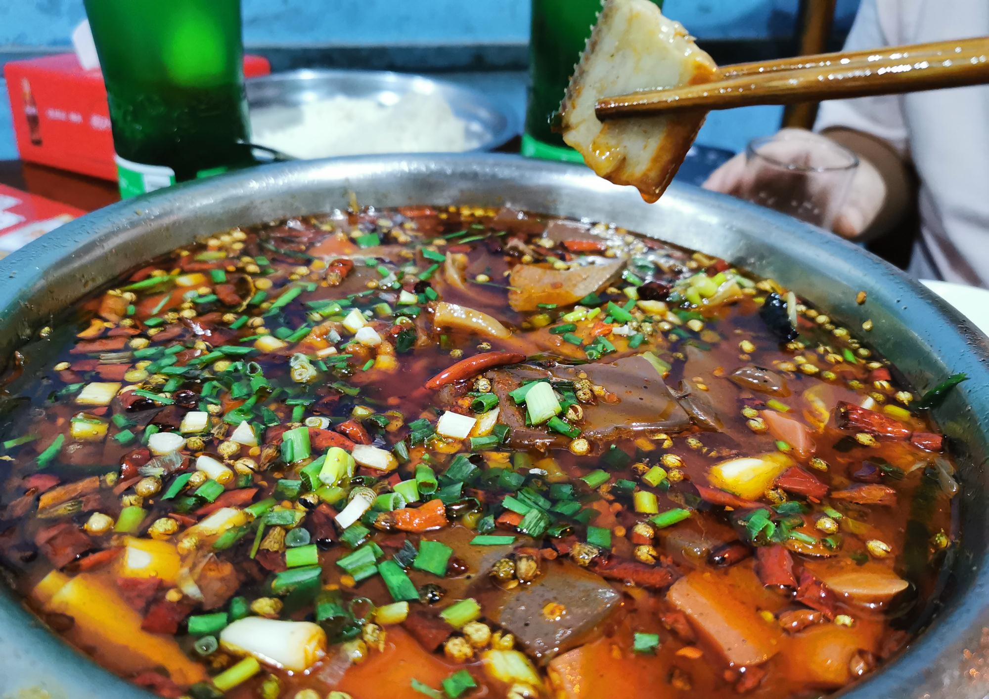 重庆江湖菜毛血旺38元一盆,在重庆算不算最便宜的了?
