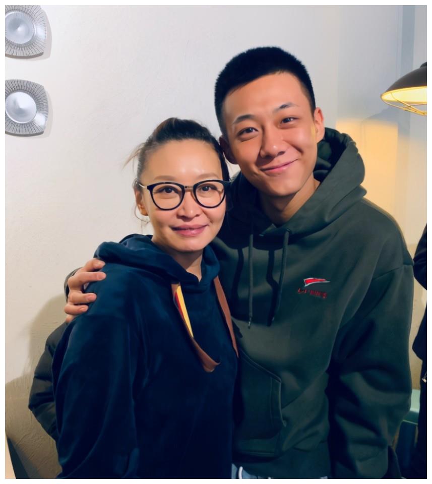 95后小姜文,一人饰演两种人格,展现两极魅力,演技真好啊