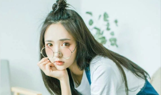 女生这几种发型留久了,发际线会上移,你的发型是这样的吗?休闲区蓝鸢梦想 - Www.slyday.coM 女生这几种发型留久了,发际线会上移,你的发型是这样的吗?休闲区蓝鸢梦想 - Www.slyday.coM