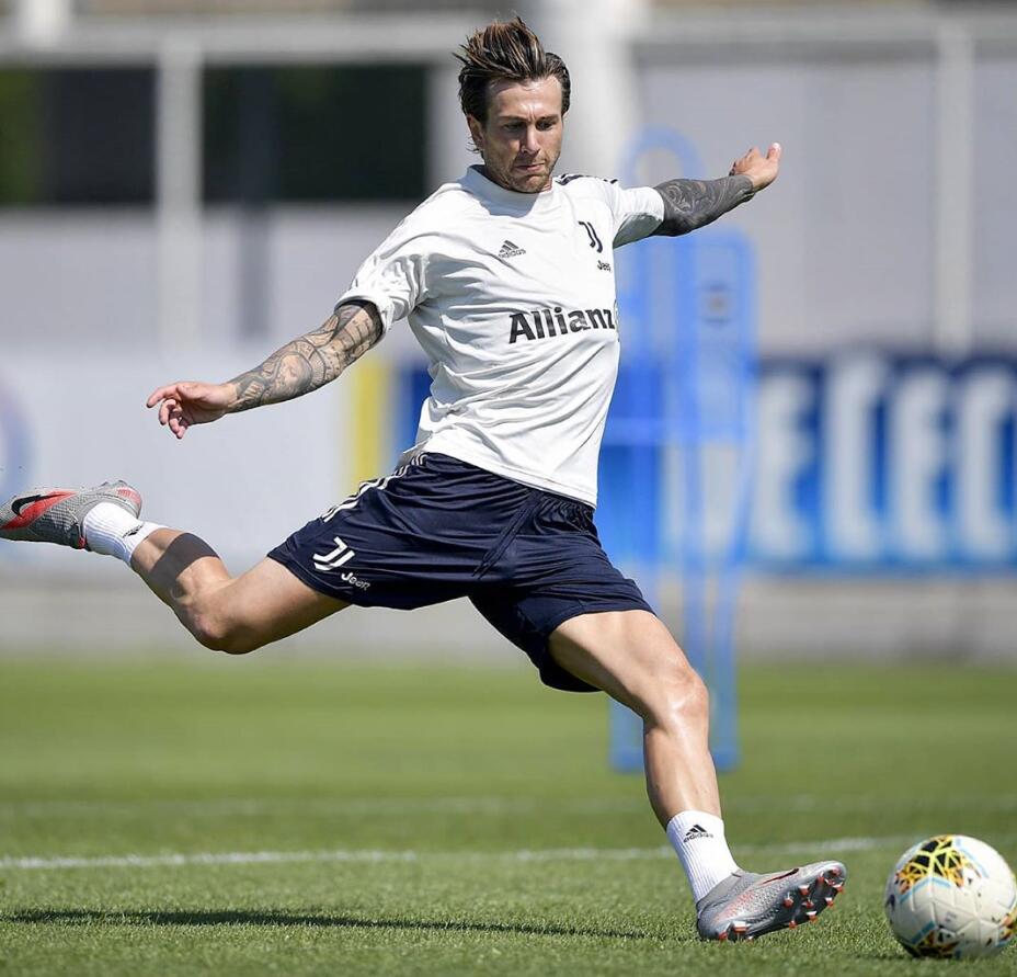 贝斯基踢莱切表现抢眼赛后拿低分?1传1射延续好状态