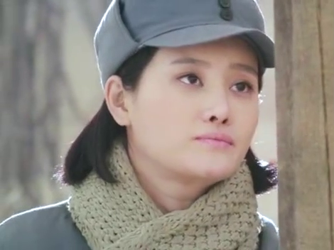 炮神李慕兰和郑主任在屋内聊天聊到李慕兰境况的时候却离开了