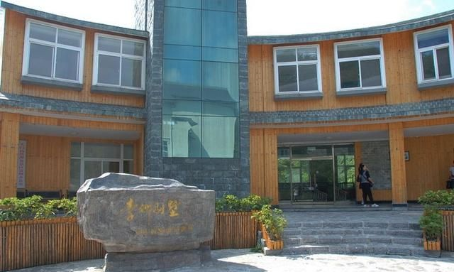 天门山李娜小屋著名歌唱家李娜为什么出家了