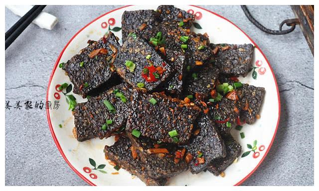 湖南湘西美食多,血粑很多人没见过,焦香软糯,比粽子还好吃