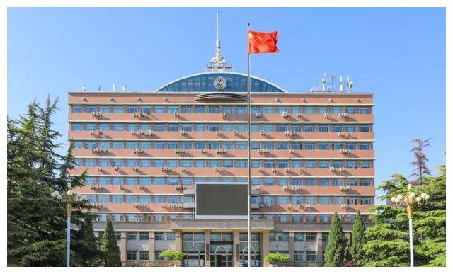 十分出众,最终李梓萌以全辽宁省专业成绩第一名考入了北京广播学院,也