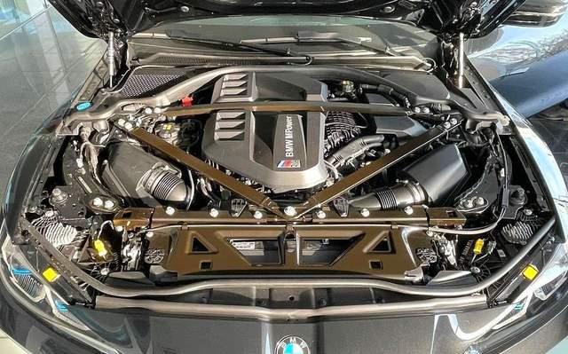 0t双涡轮增加直列六缸发动机,分为普通版和雷霆版两个版本,其最大输出