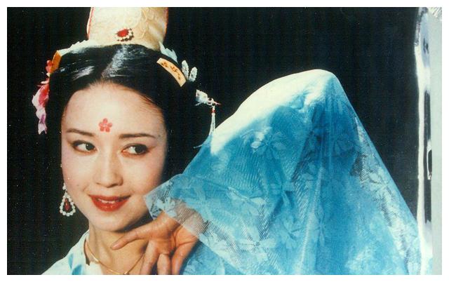 她是最美的狐狸精今64岁容颜不老母女同框似姐妹