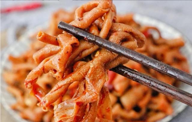 秘制香辣鸭肠(教你一道麻辣过瘾,香味四溢的精美小吃).