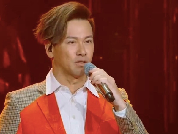 他是永远的痴情歌王,一开口就是孤家寡人的凄凉,过气歌手李圣杰