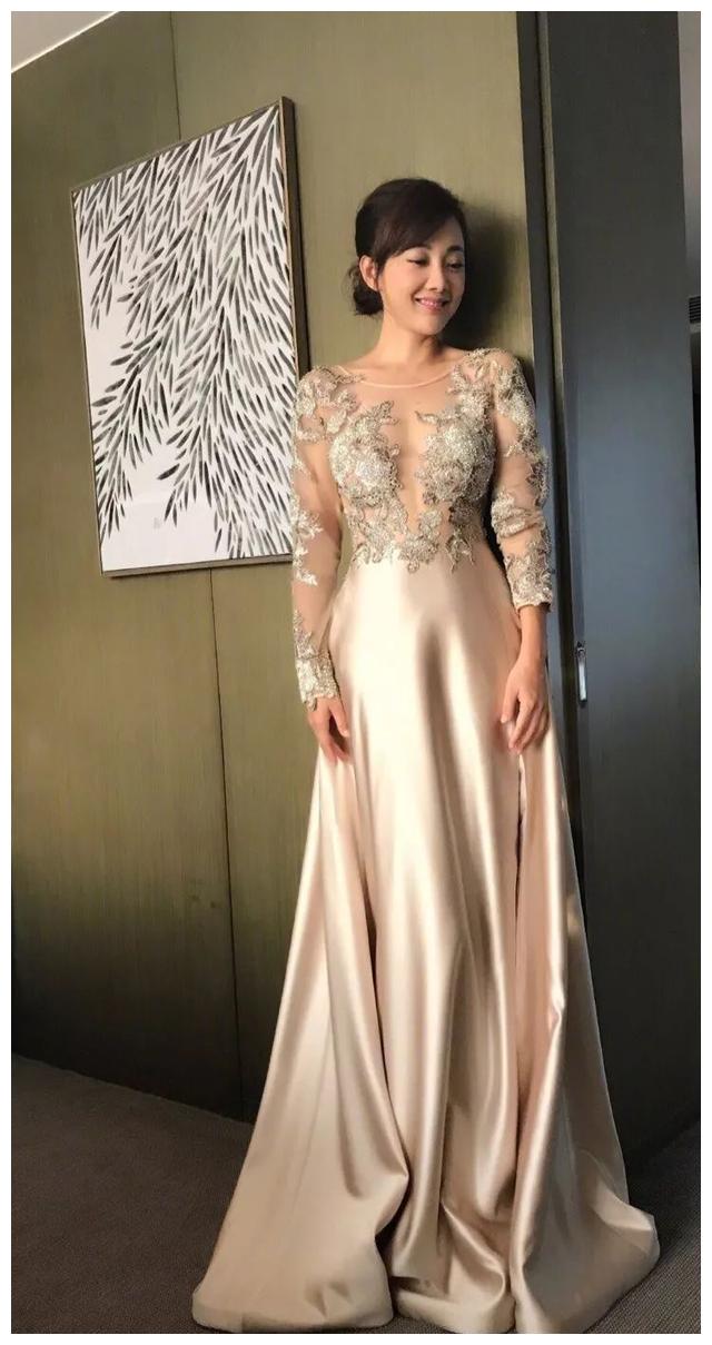 国民媳妇的牛莉8登春晚销声匿迹那么多年都去哪儿了