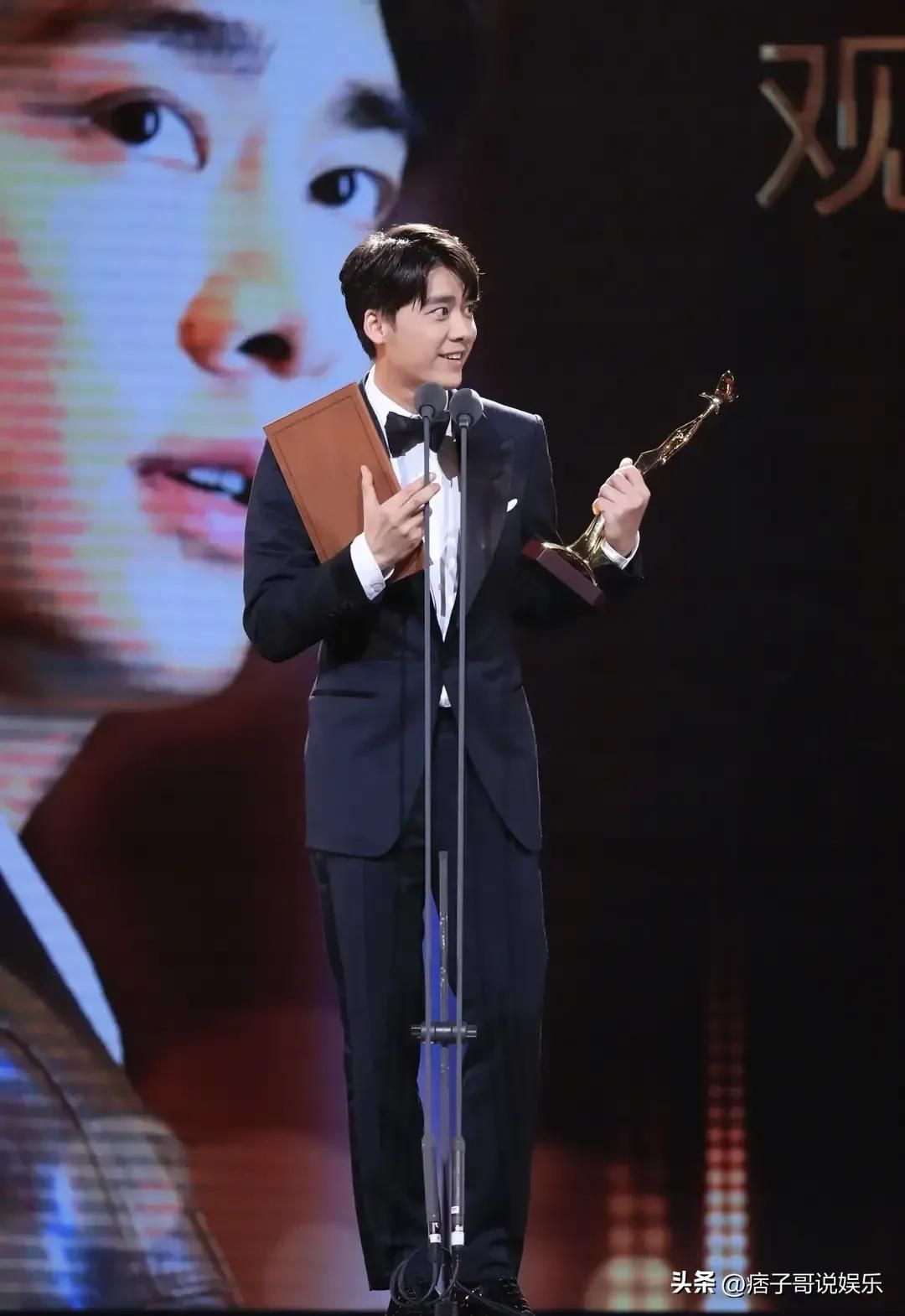 李易峰被央视中秋晚会取消节目,不敢相信他会犯黄海波一样的错误休闲区蓝鸢梦想 - Www.slyday.coM 李易峰被央视中秋晚会取消节目,不敢相信他会犯黄海波一样的错误休闲区蓝鸢梦想 - Www.slyday.coM