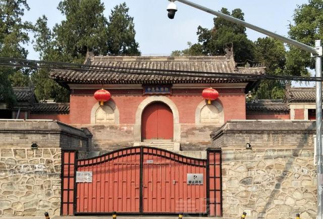 国内一座神秘寺庙,不接受游客香火,而且500年来未开过庙门