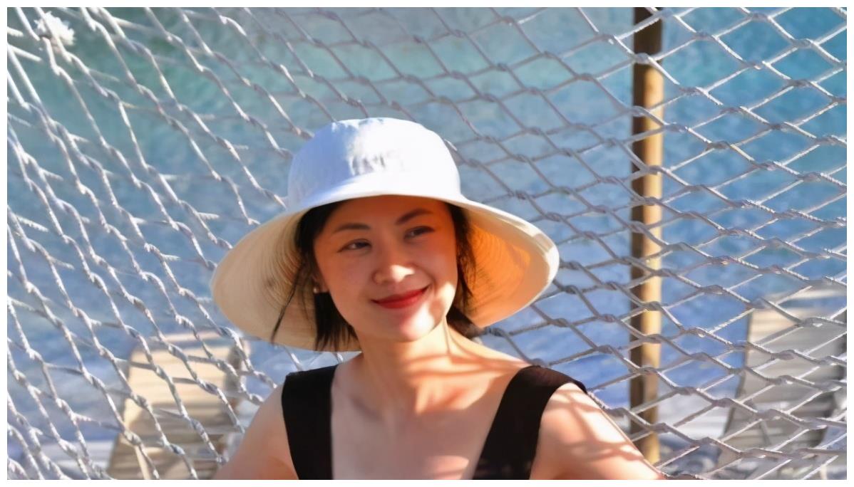 时辞央视远嫁英国,今离异独自带娃生活|央视|姜丰|主持人_新浪新闻