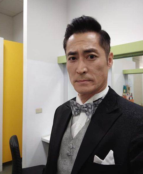 56岁黄建群近况曝光,与小13岁老婆疑似婚变,本尊透露原因