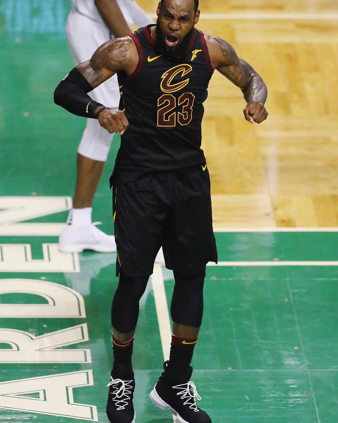 太帅气了!詹姆斯生涯最霸气的一组照片!