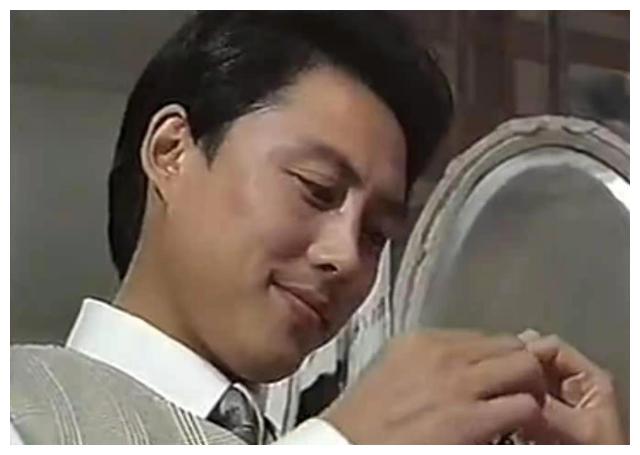 一部童年阴影的爱情片《风荷怨》,何晴许亚军定情之作__财经头条