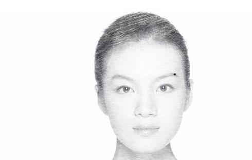 眉中痣比较隐秘,被称为暗财痣,有眉里藏珠之意.