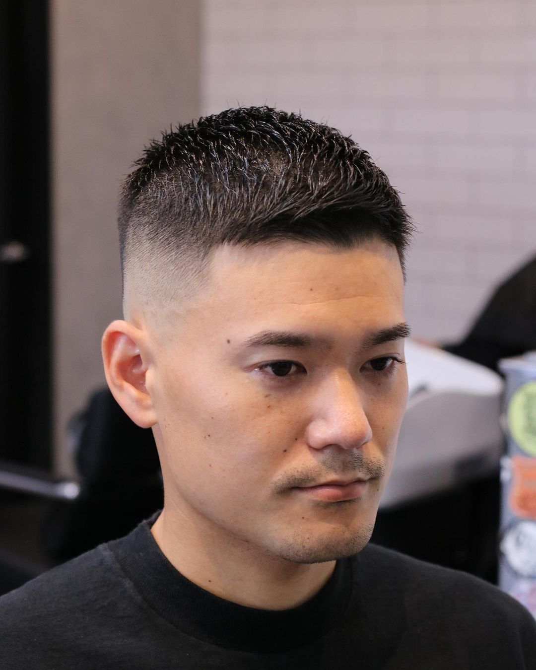 寸头可以说是最受男士欢迎的发型,简单时尚又清爽,越剪越精神.