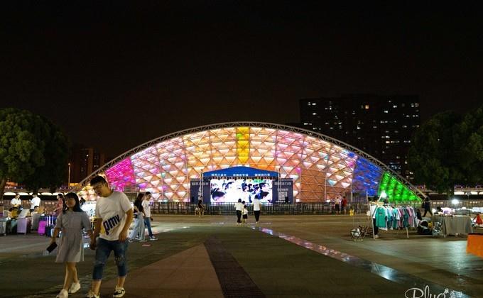 游客都爱来的苏州活力岛夜市,听歌跳舞都免费,商品也便宜到爆