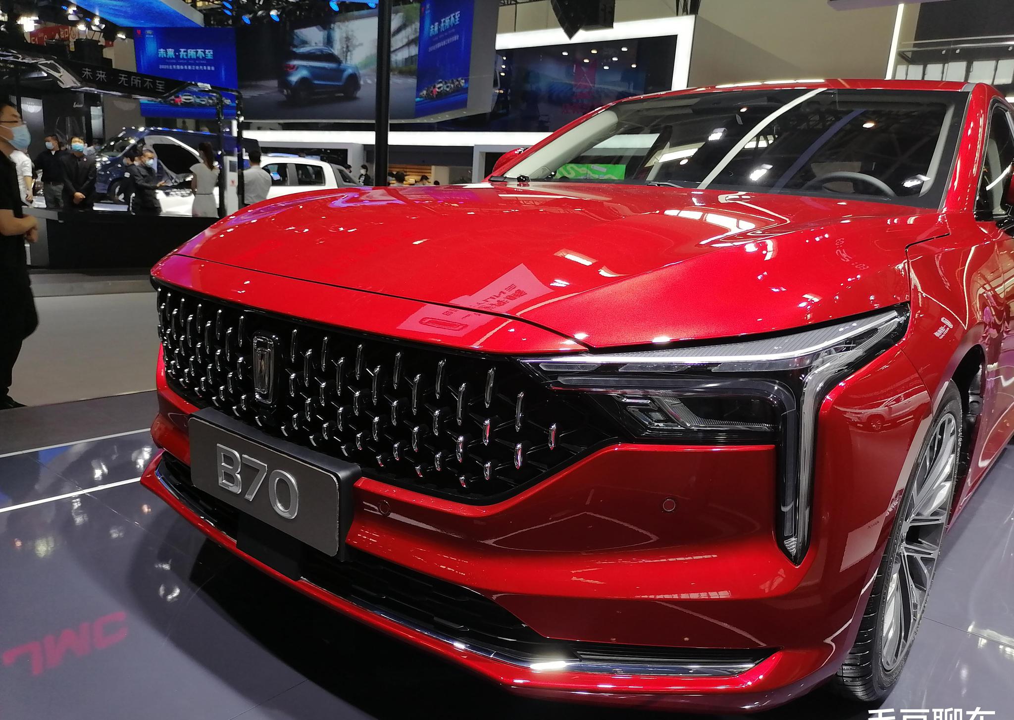 北京车展探馆|全新奔腾b70亮相 国民家轿更加年轻运动化