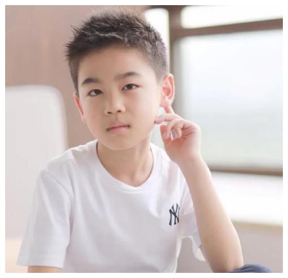 最红童星韩昊霖被徐峥力捧打脸小鲜肉年仅10岁提名百花奖