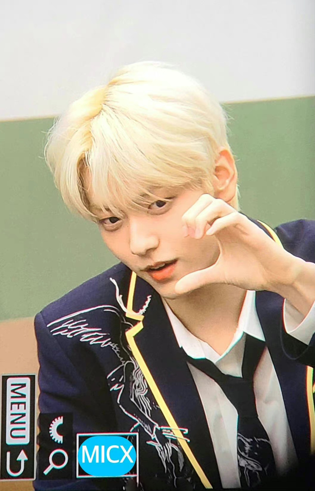 崔秀彬金发校服造型,,穿校服的金发少年~青春偶像剧的既视感_高清图集