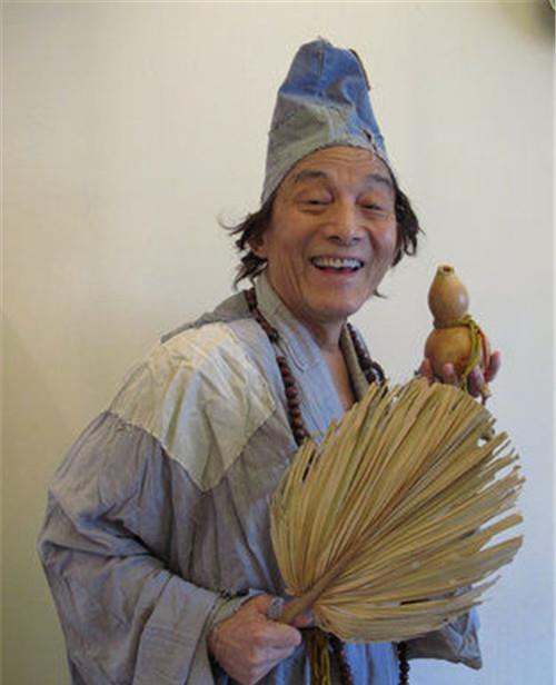 1985年济公游本昌拍戏时发生的3件怪事让他主动信佛