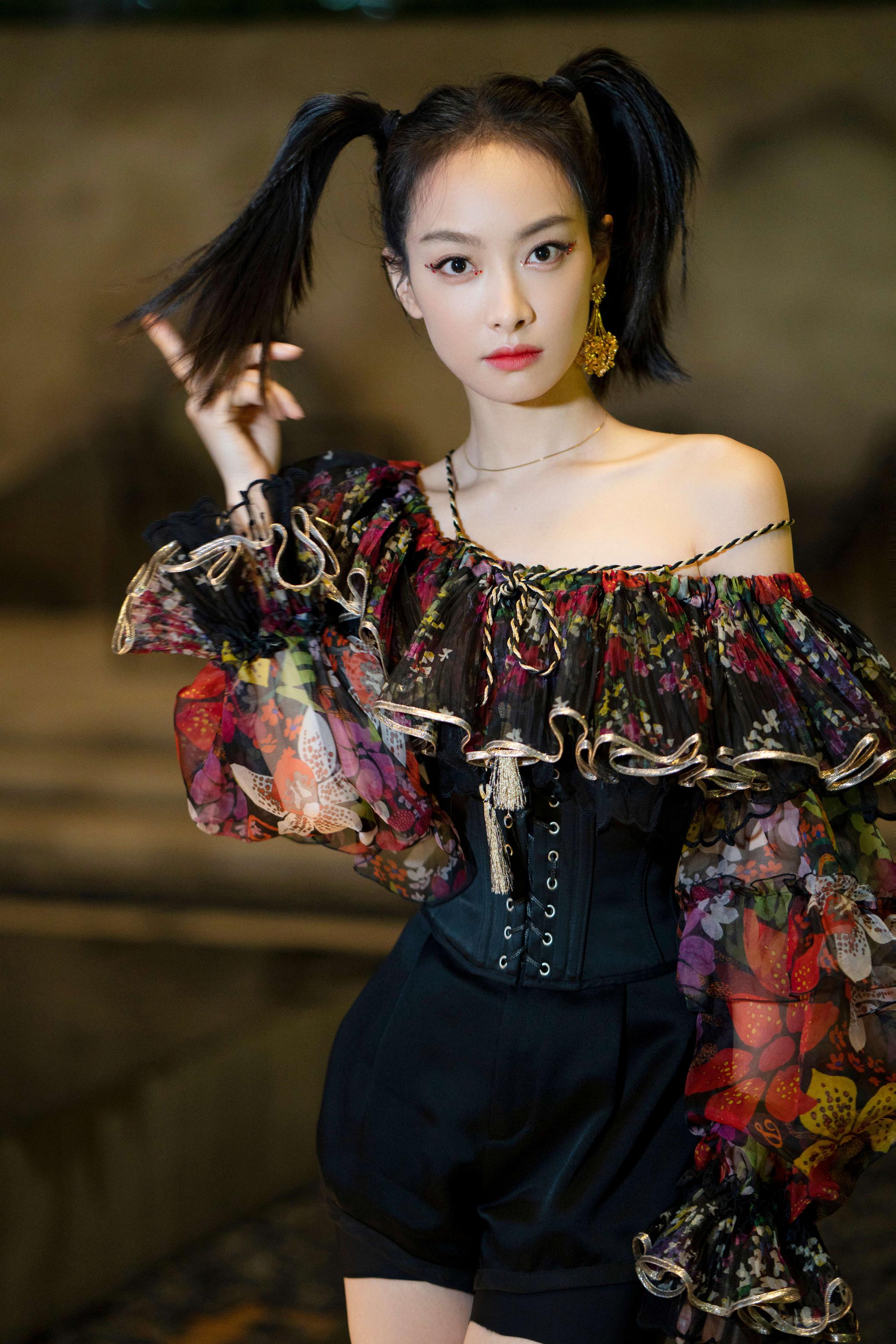 宋茜湖南卫视双11晚会嗨唱青岛rap双马尾亮相反转魅力爆棚