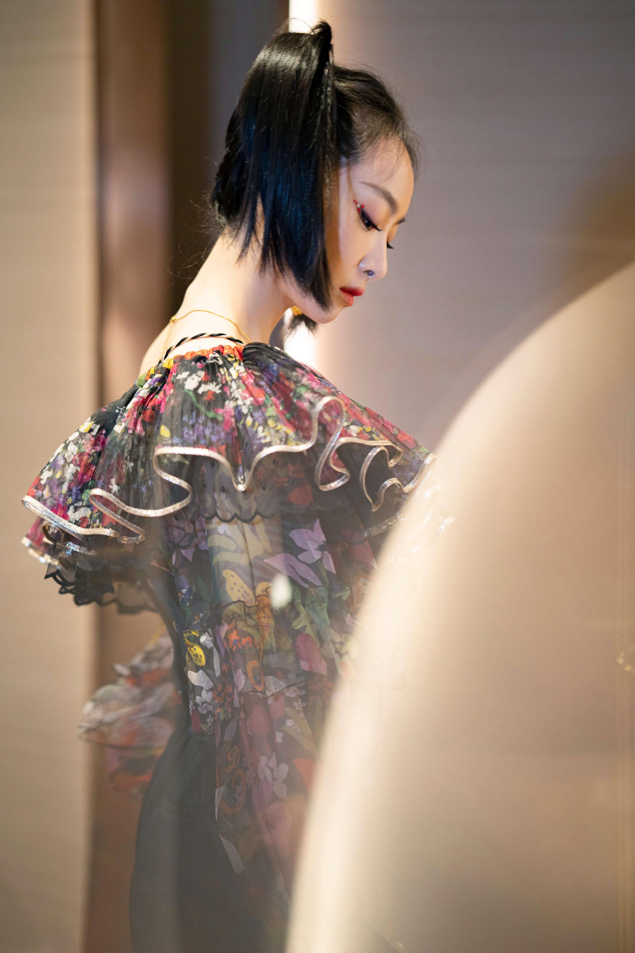 宋茜湖南卫视双11晚会嗨唱青岛rap双马尾亮相反转魅力爆棚