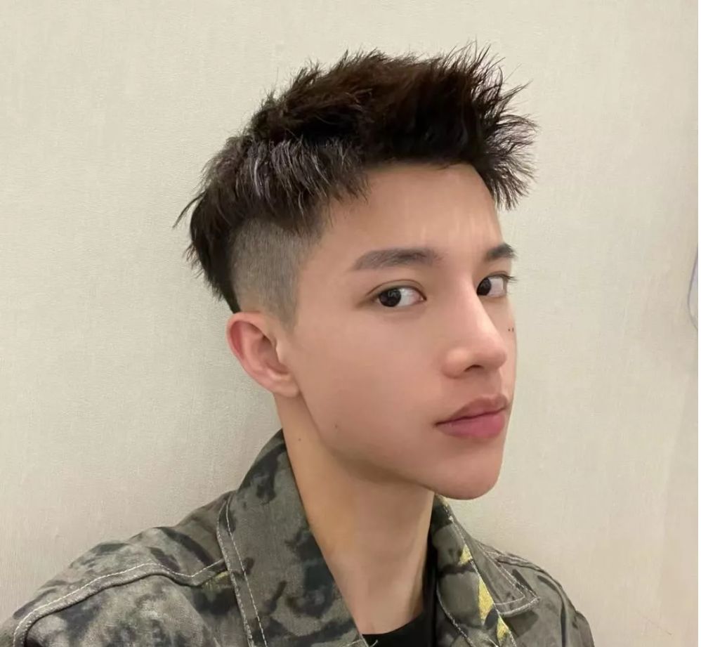 男士发型怎么剪才帅气两侧推短三七分不连接效果都不错