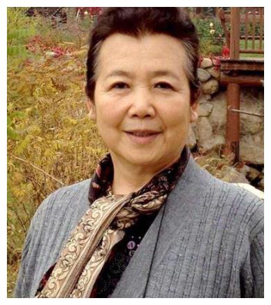 因演胖菊子走红,和丈夫恩爱51年,李文玲76岁过成这样