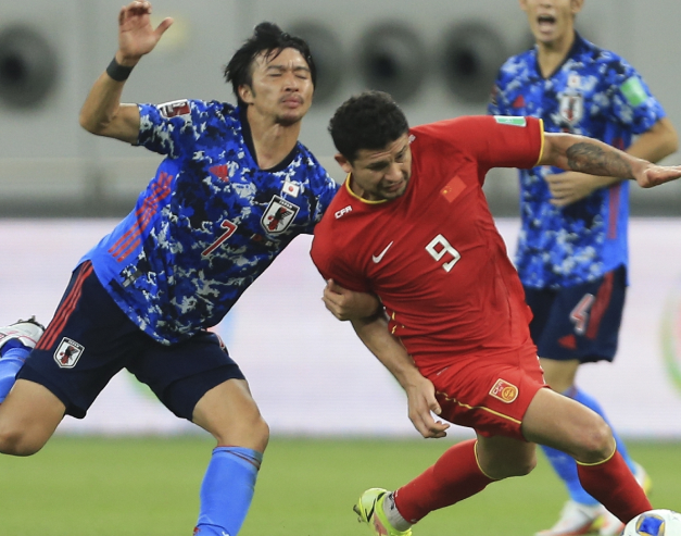国足小负日本队后被越南嘲讽,李铁如何应对才能获首胜