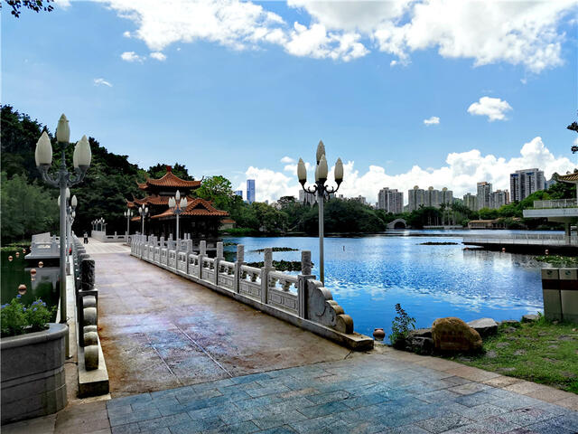 荔枝公园之荔湖掠影:亭桥环翠清波粼粼,宛如公园的一颗明珠