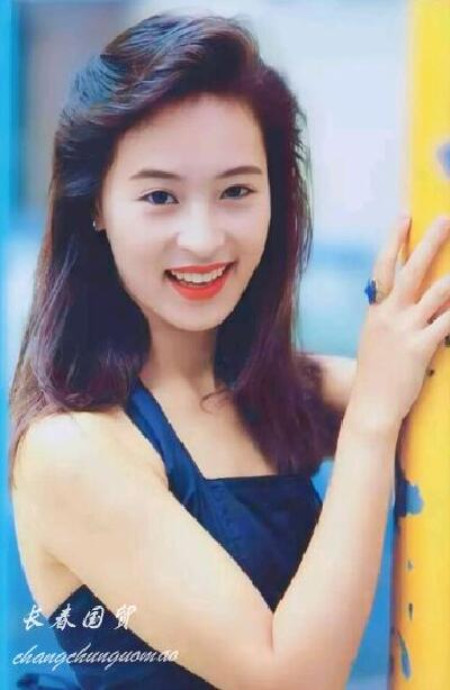 54岁黎美娴近照,容颜未老优雅大方,曾被称为"古装第一美人"