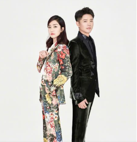 41岁玲花老公曝光 原是我们熟悉的他 难怪凤凰传奇不是夫妻 玲花 曾毅 夫妻 新浪新闻