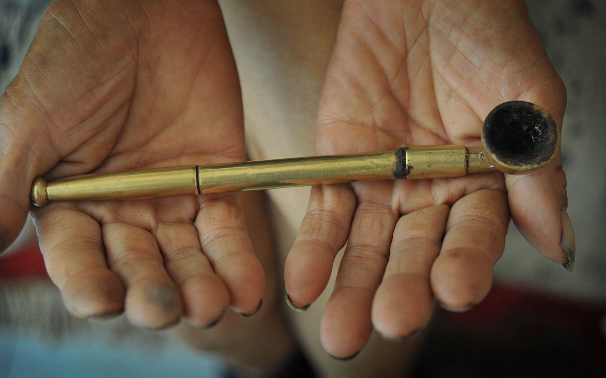 东北人喜欢抽旱烟,这是个风俗,据说也有几百年历史了,以前抽什么我就