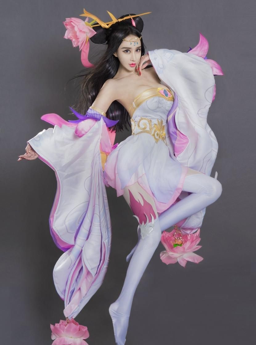 王者荣耀小姐姐,穿上丝袜的美腿,喜欢哪个就抱走吧