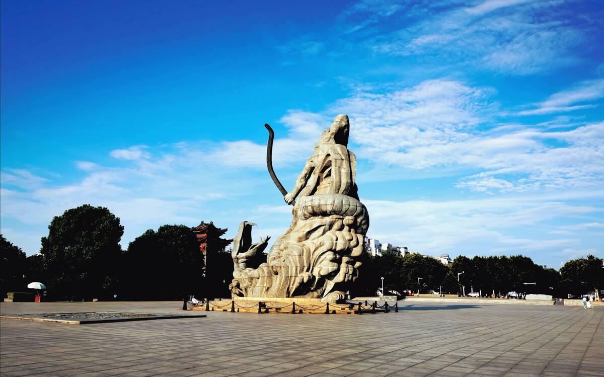 岳阳人茶余饭后最爱逛的两个广场