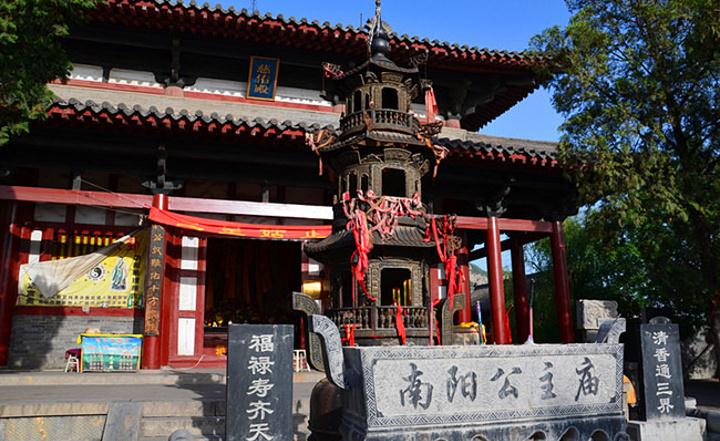 太行明珠苍岩山有很多未解之谜等待你去发现