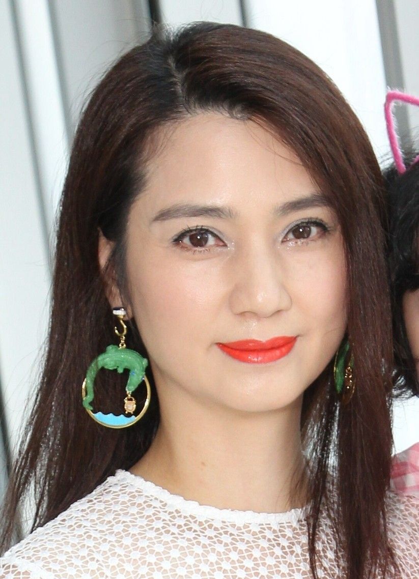 女神洪欣和江疏影,图四的丸子头"好惊艳"!