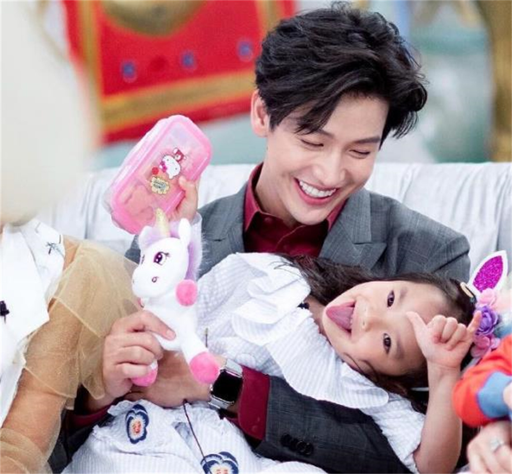 泰剧女神Aff带女儿看望Push夫妇,却引来前夫宋干爸爸的担忧休闲区蓝鸢梦想 - Www.slyday.coM 泰剧女神Aff带女儿看望Push夫妇,却引来前夫宋干爸爸的担忧休闲区蓝鸢梦想 - Www.slyday.coM