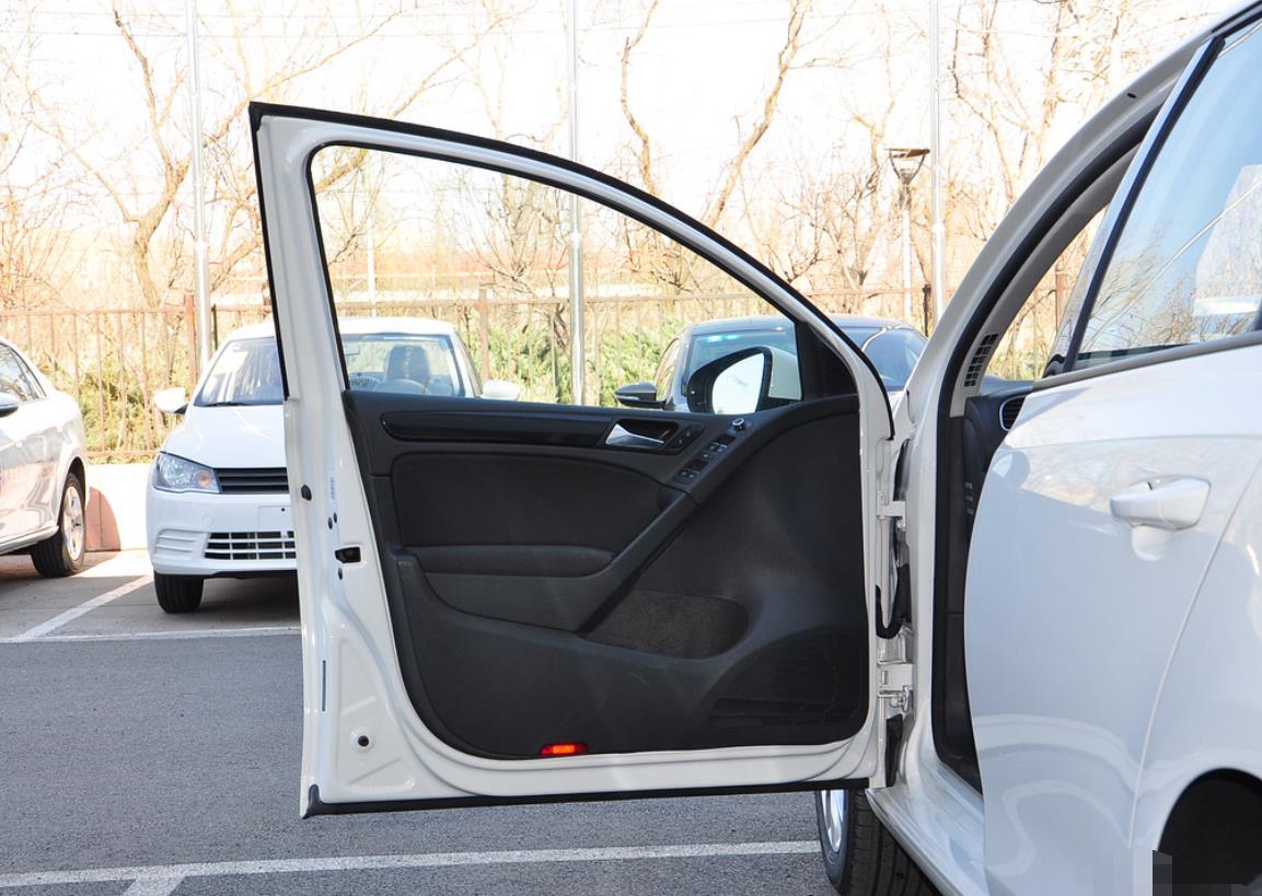 劳斯莱斯车主忘锁车门,看到爱车后傻眼了,网友:意外之喜-新浪汽车