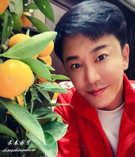 52岁歌手毛宁近照曝光面部表情僵硬网友直呼认不出