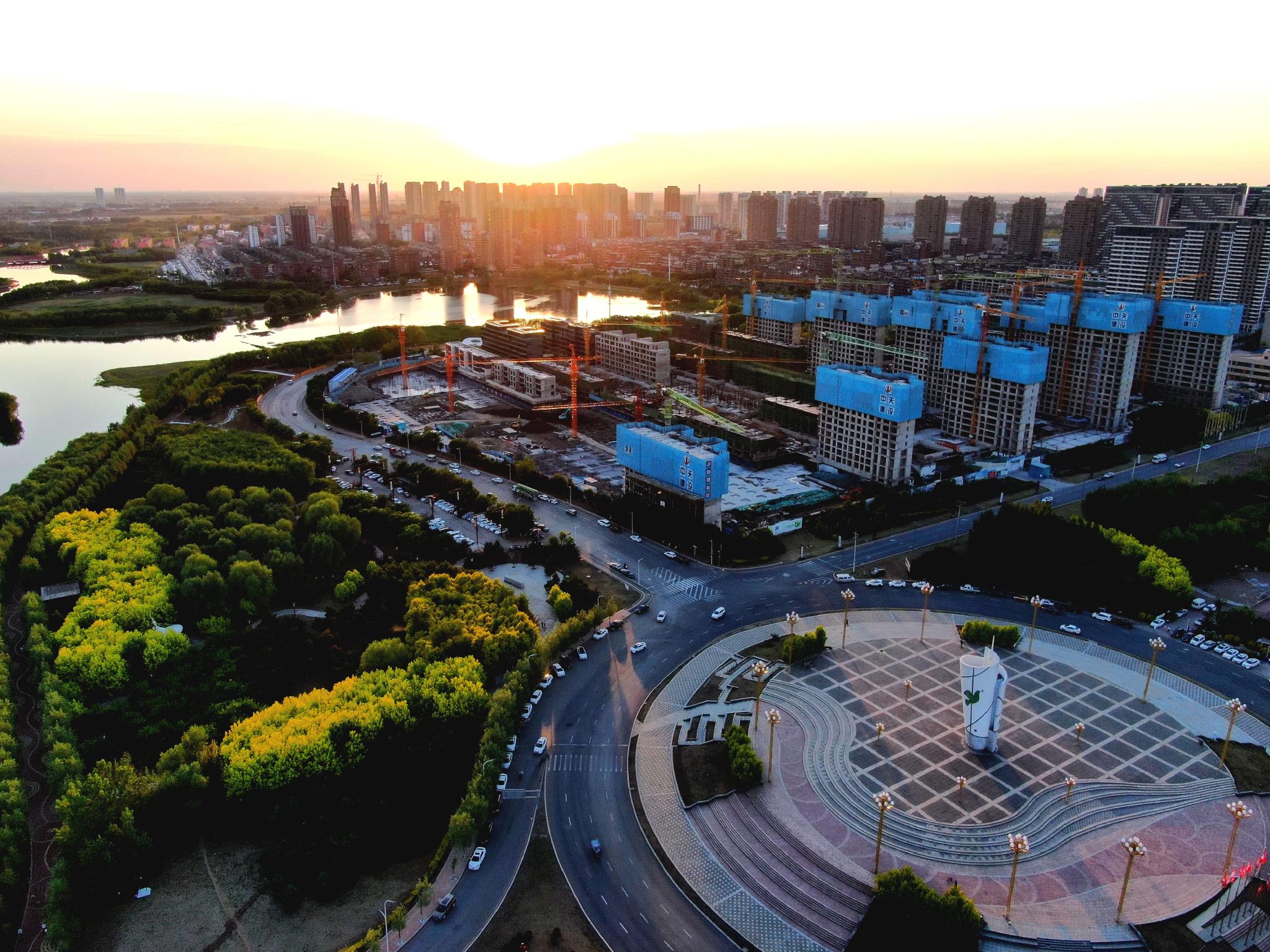 辽宁联合融媒体中心航拍辽宁航拍晚霞中的沈北和平广场