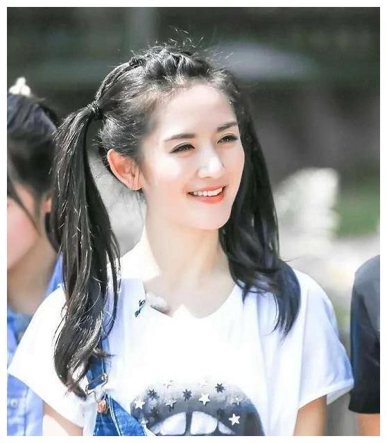 女星扎双马尾谁最好看?迪丽热巴可爱,郑爽灵动,杨幂少女