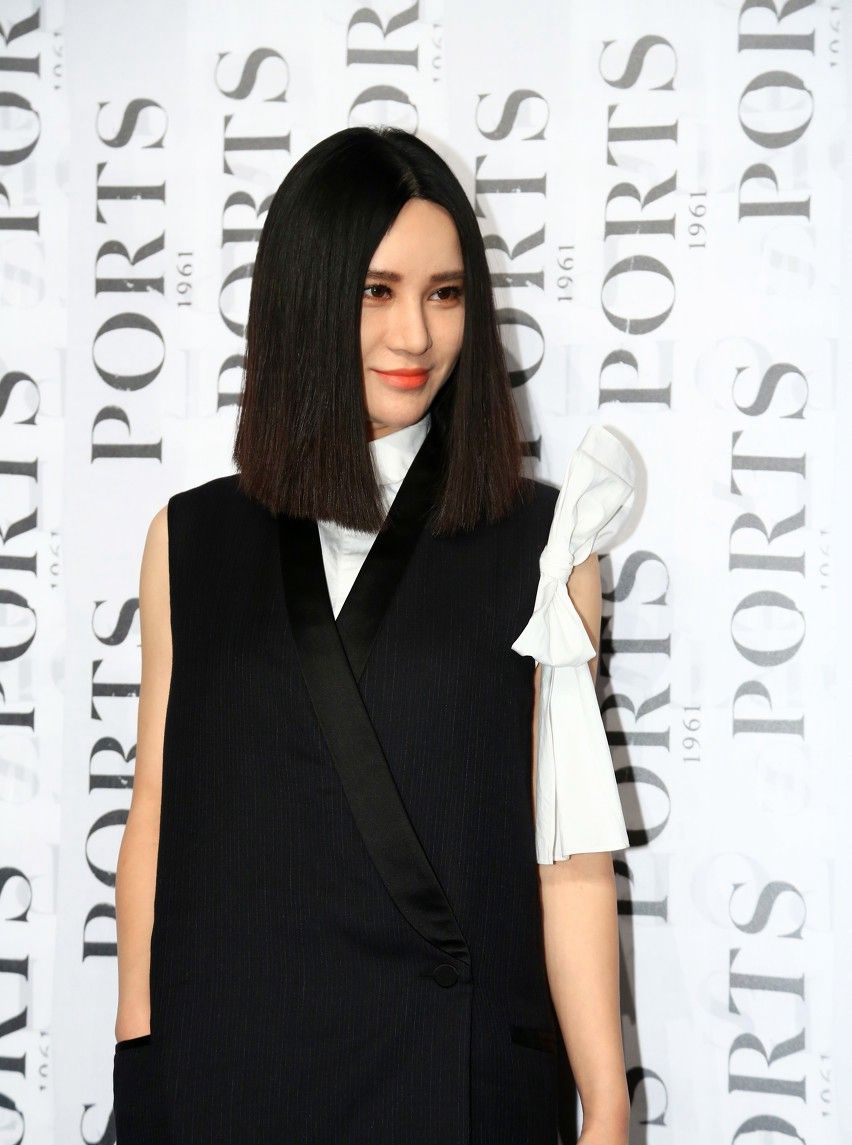 气质女神尚雯婕,干练的短发,霸气十足,一个有实力的艺人!