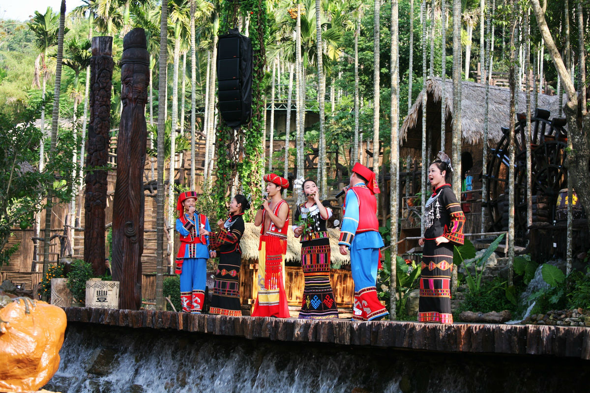 走进槟榔谷了解海南黎苗族人文风俗感受浓郁的演出表演