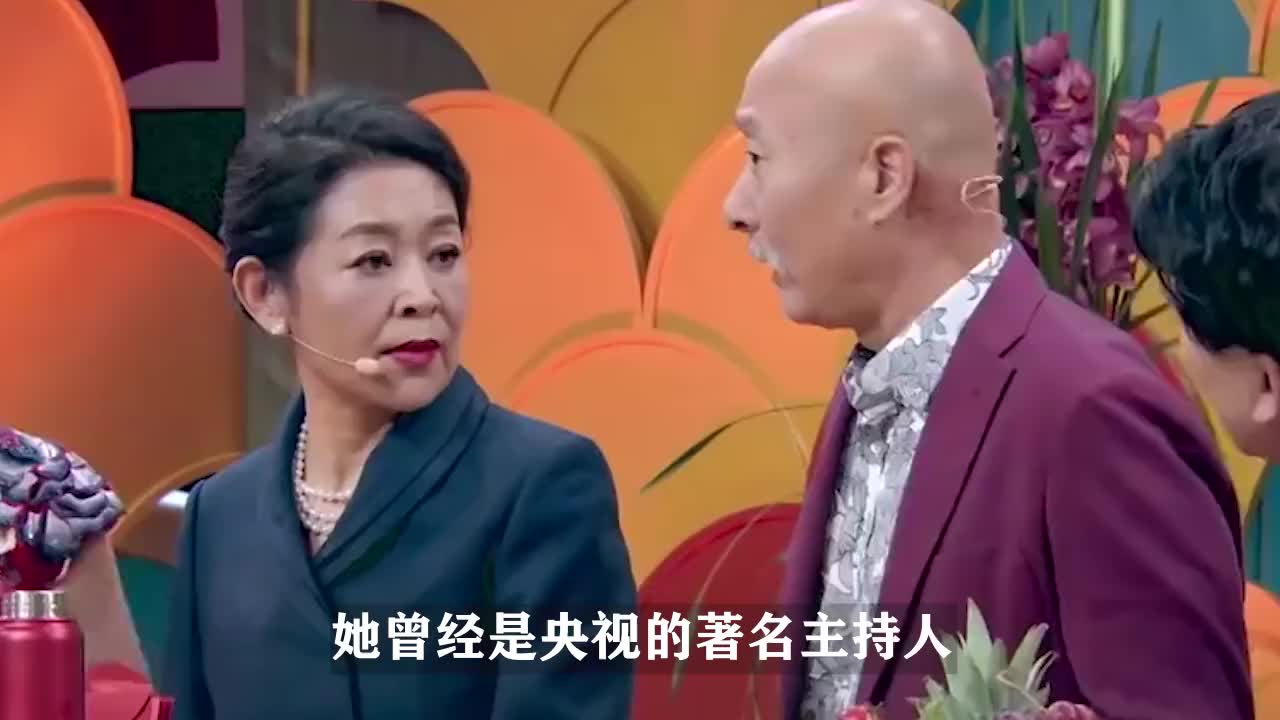 她曾是央视著名女主持人口口声声喊着爱国自己却全家移民美国