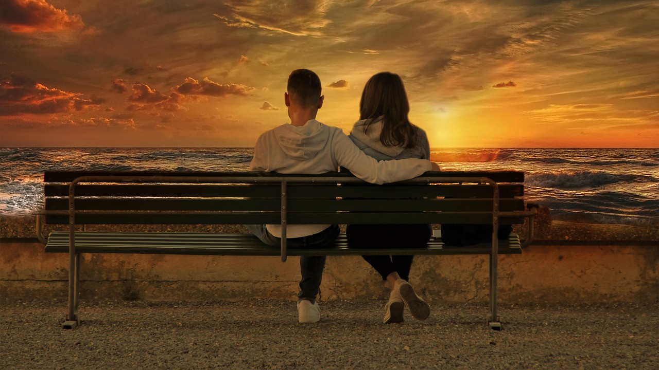 正文  对于不说「想见你」的女朋友,觉得「寂寞」的人和觉得「这样