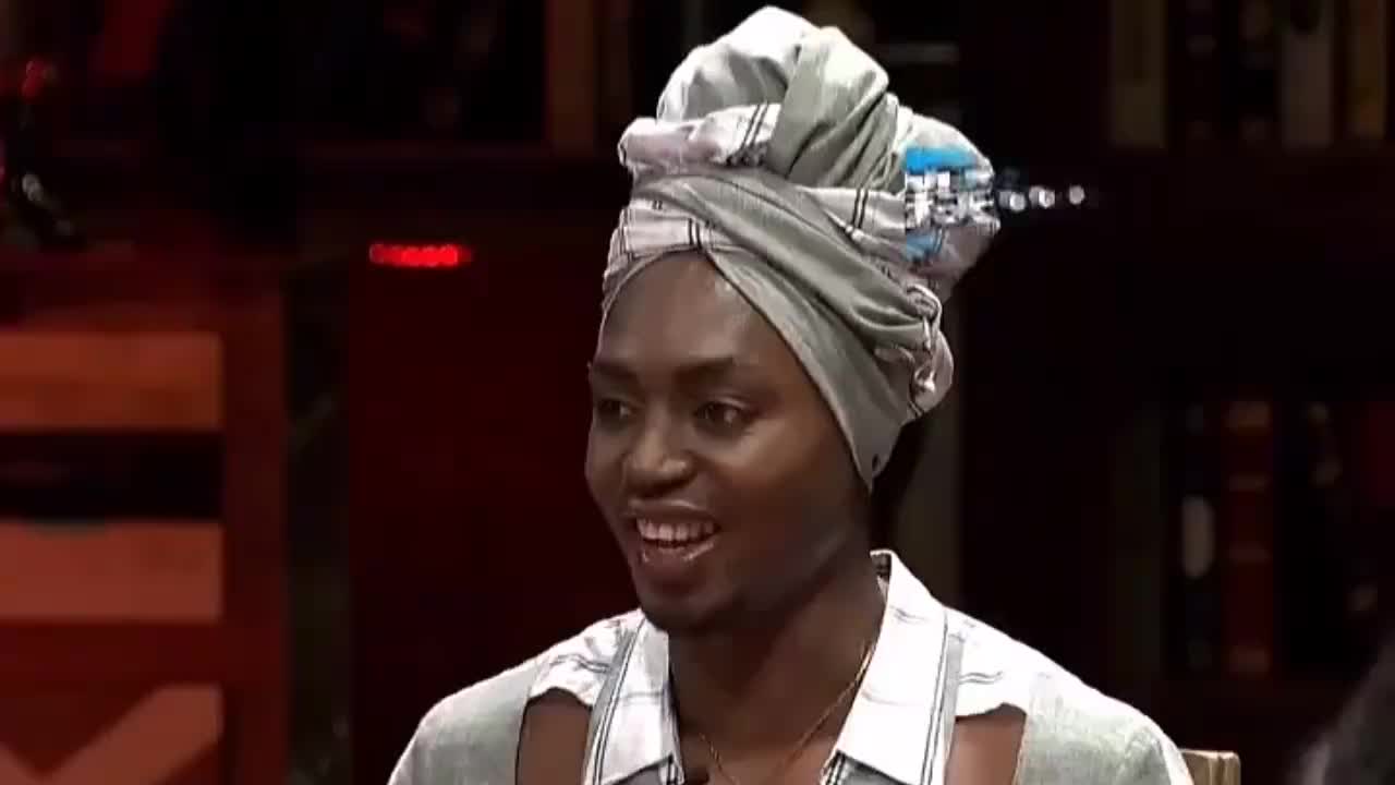 非洲黑人小哥吐槽说:中国比非洲还热,自己都被晒黑了