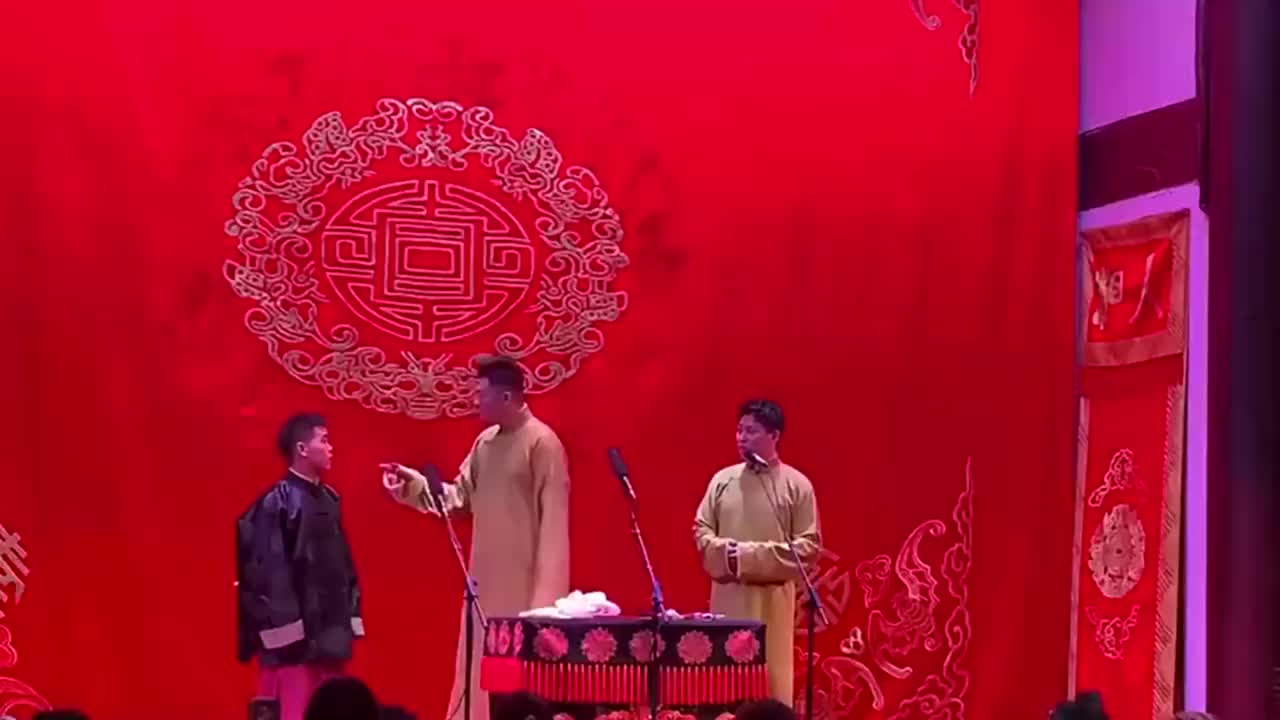 谢金李鹤东尚筱菊扒马褂,手无缚鸡之力的筱菊